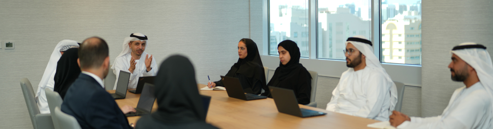 للمؤسّسات المالية المرخّصة وشركات التأمين 